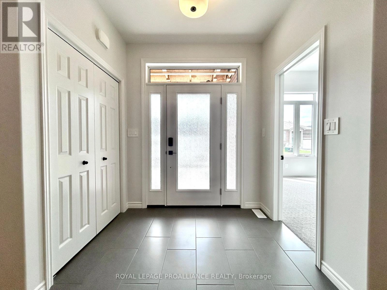 33 Athabaska Drive, Belleville, Ontario  K8N 0T1 - Photo 3 - X12229270