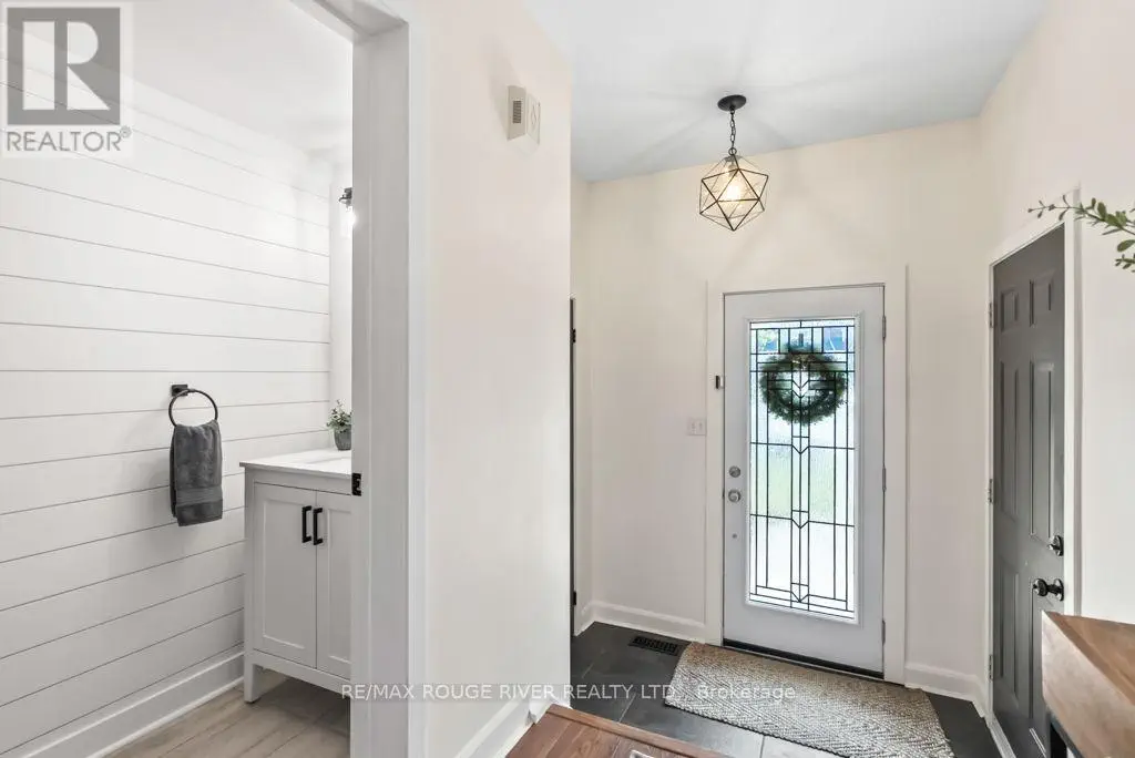 51 Plantation Court, Whitby, Ontario  L1P 1R1 - Photo 3 - E12229401
