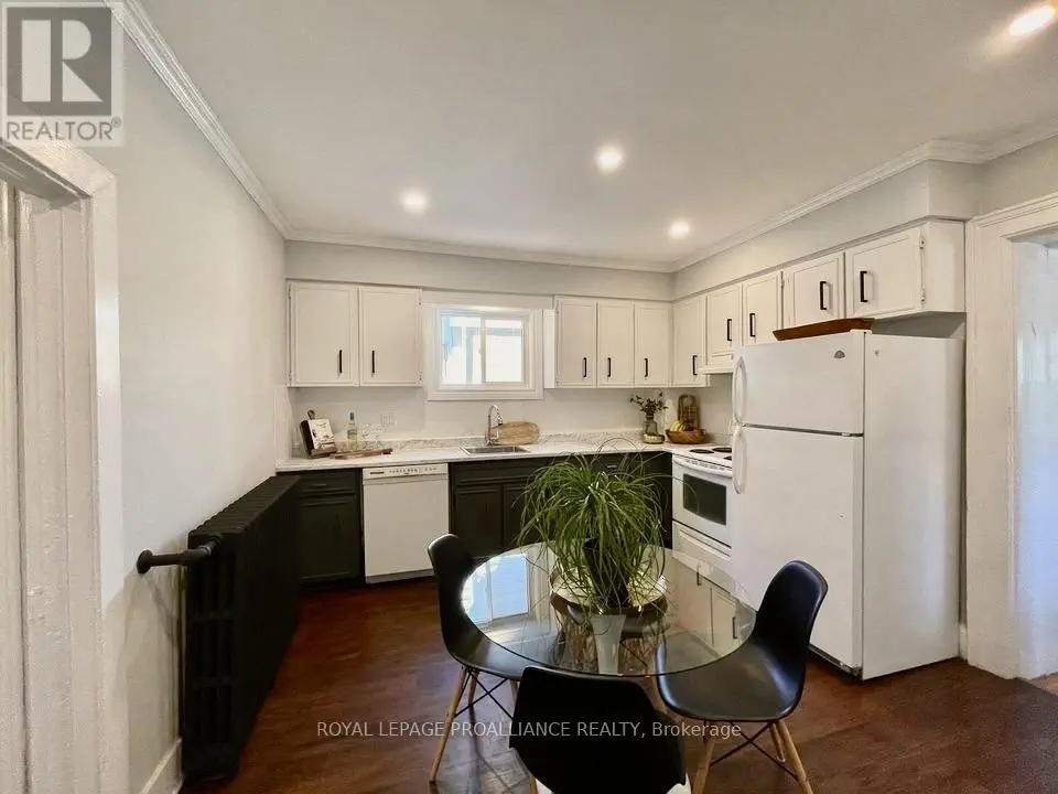 34 Dunbar Street, Belleville, Ontario  K8P 3R5 - Photo 1 - X12229496