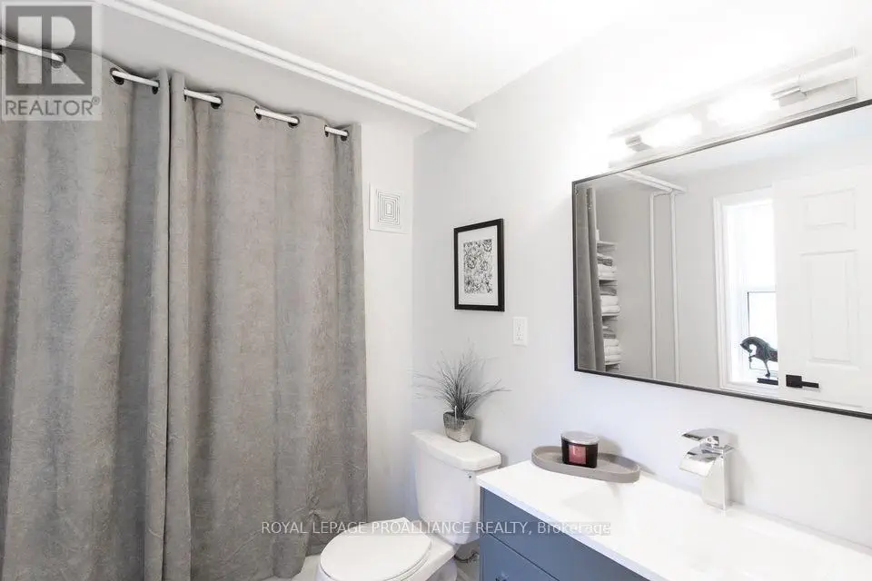34 Dunbar Street, Belleville, Ontario  K8P 3R5 - Photo 3 - X12229496