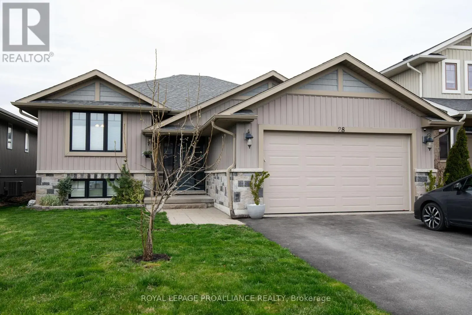 28 Butternut Court, Belleville, Ontario  K8P 0C5 - Photo 1 - X12116976