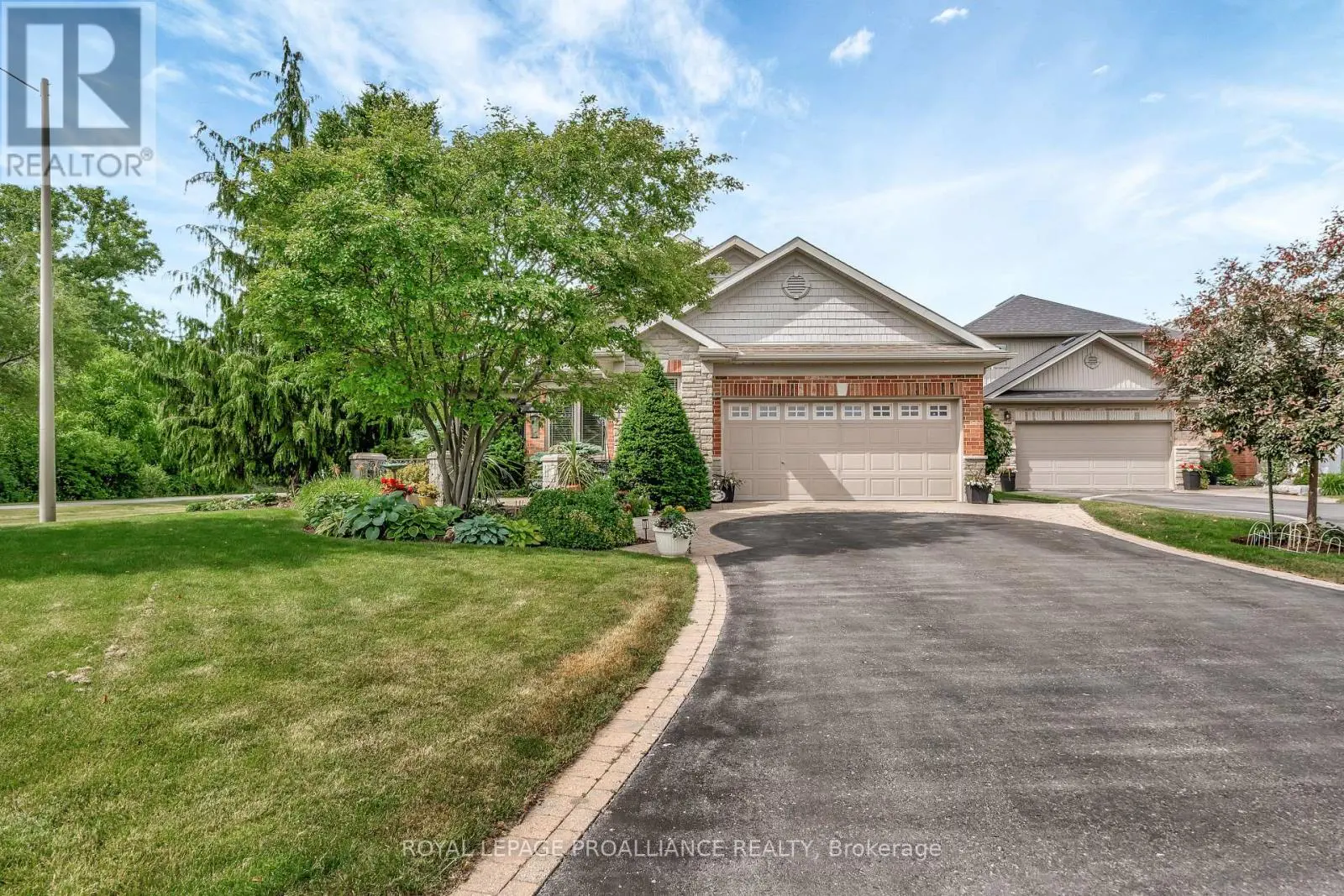 22 Trillium Court, Belleville, Ontario  K8P 5M5 - Photo 2 - X12229543