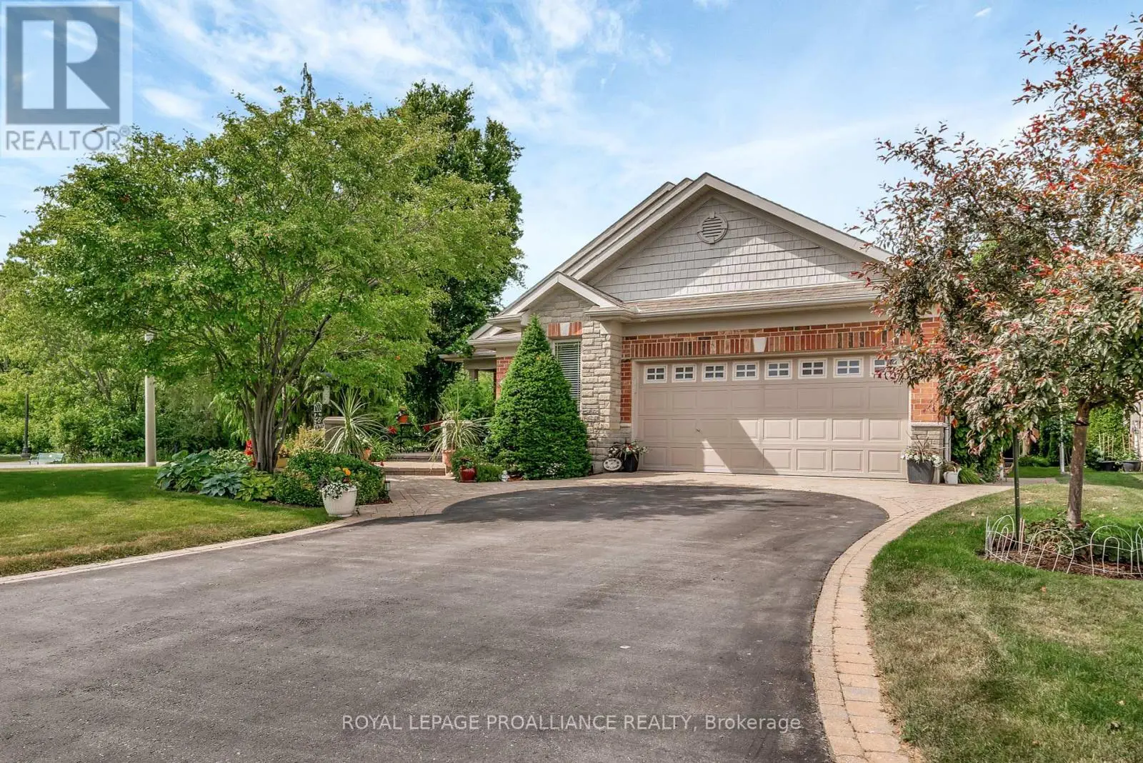 22 Trillium Court, Belleville, Ontario  K8P 5M5 - Photo 3 - X12229543