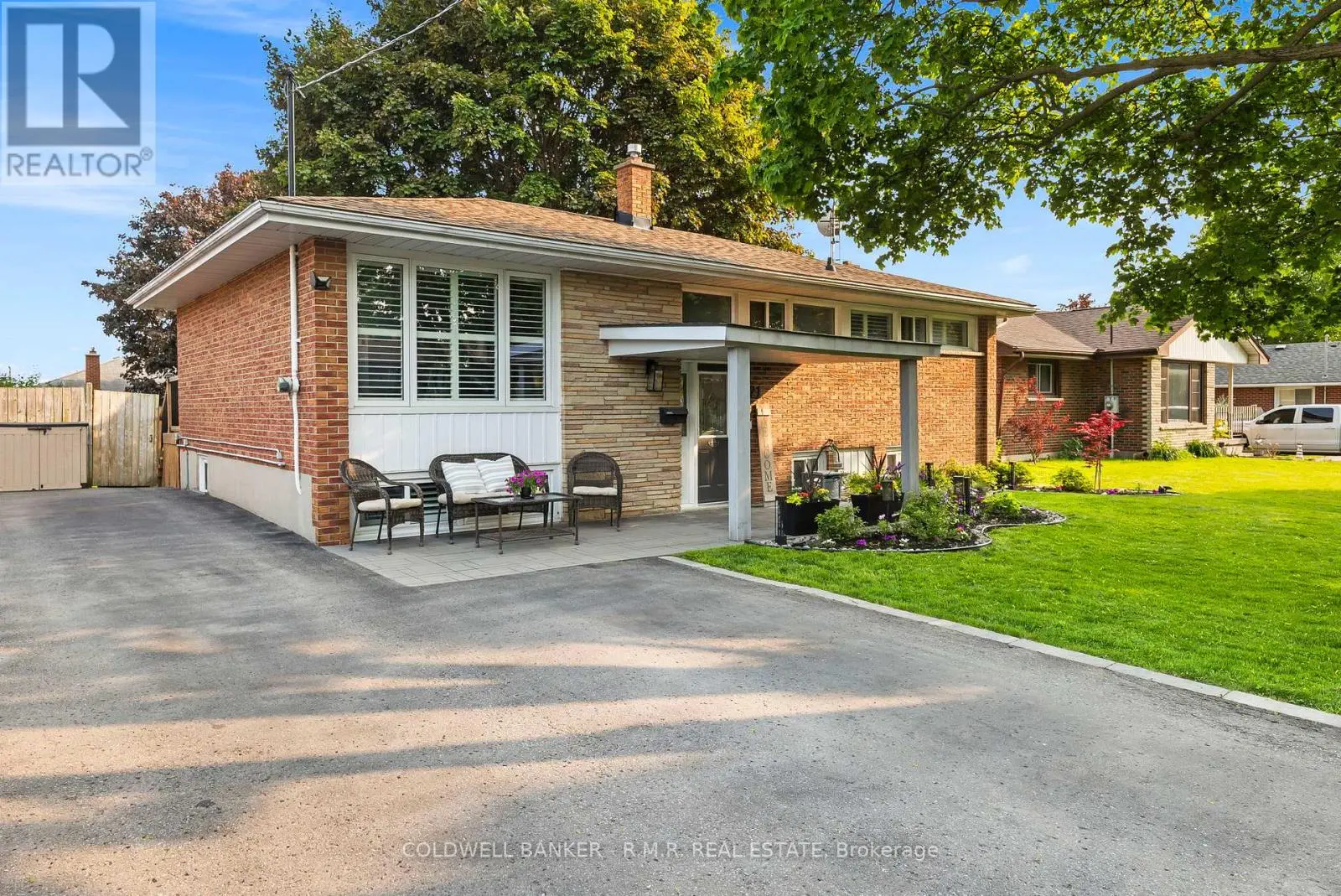 21 Parkway Crescent, Clarington, Ontario  L1C 1B9 - Photo 2 - E12230494