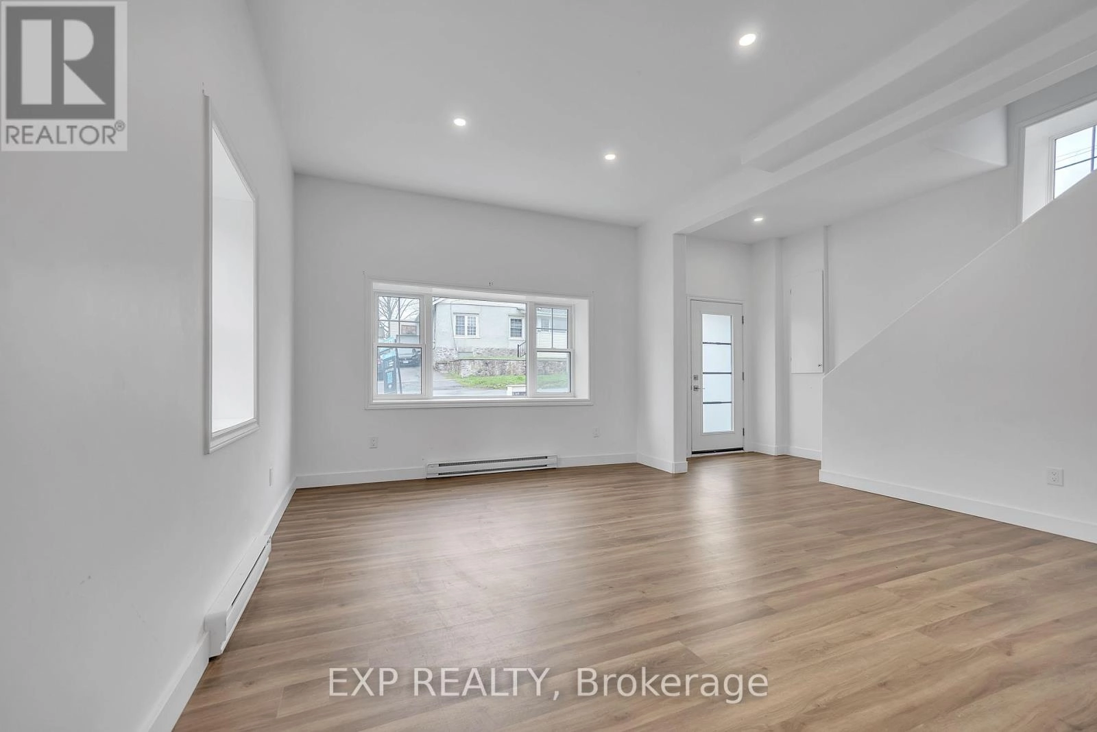 19 Isabel Street, Belleville, Ontario K8P 3N4 - Photo 4 - X12230621