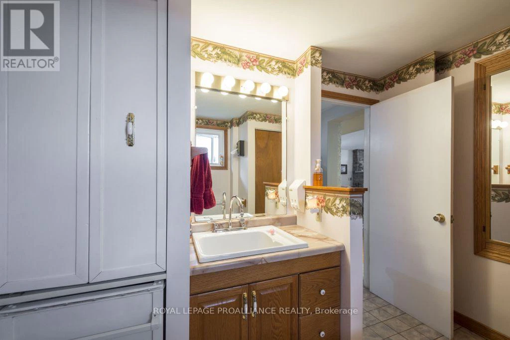 11438 C Loyalist Parkway N, Prince Edward County, Ontario  K0K 2T0 - Photo 18 - X12230686