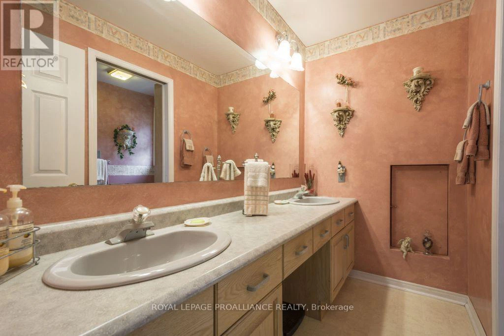 11438 C Loyalist Parkway N, Prince Edward County, Ontario  K0K 2T0 - Photo 24 - X12230686