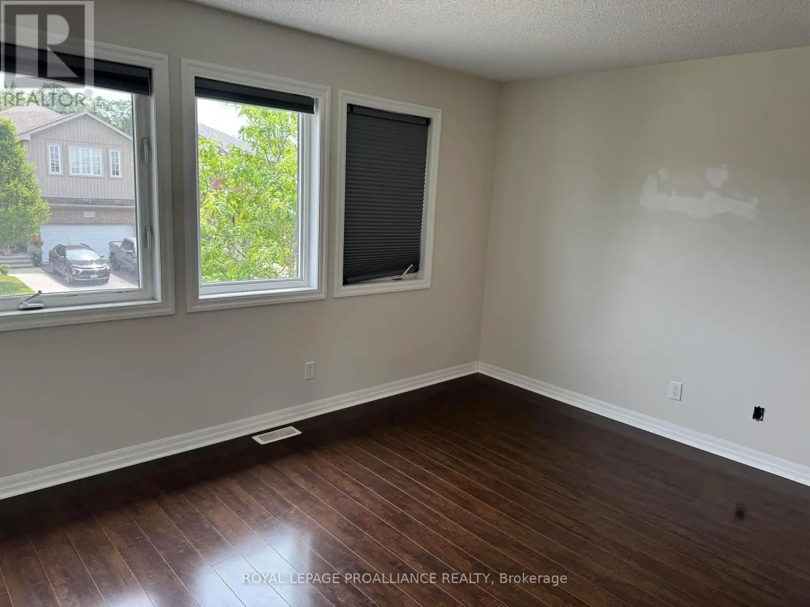 212 Clipper Court, Kingston, Ontario  K7K 0E8 - Photo 3 - X12230689
