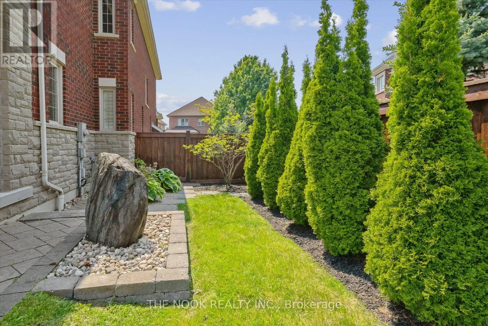 10 Heathfield Street, Whitby, Ontario  L1R 0L1 - Photo 2 - E12231849