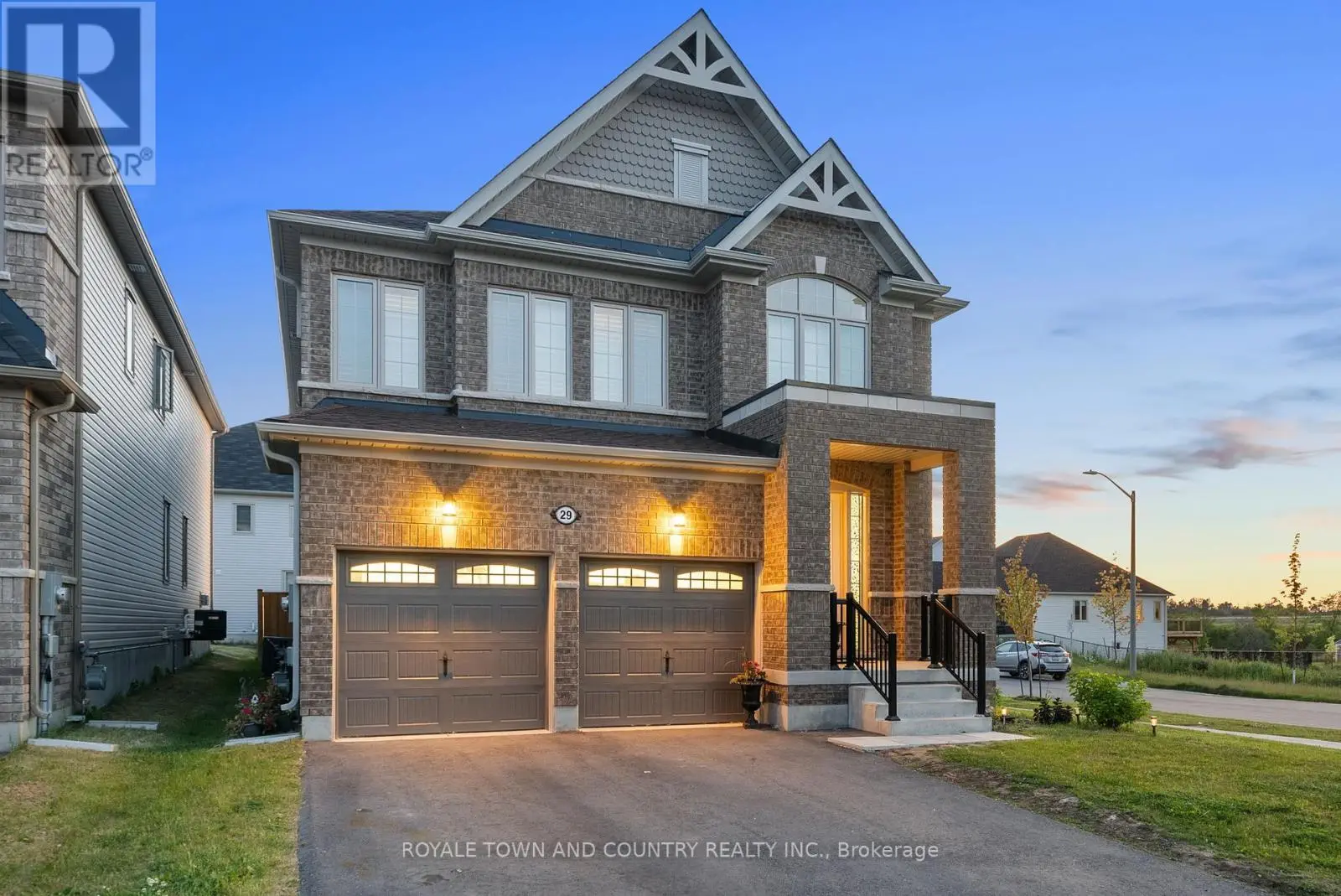 29 Hennessey Crescent, Kawartha Lakes, Ontario  K9V 0P3 - Photo 3 - X12231797