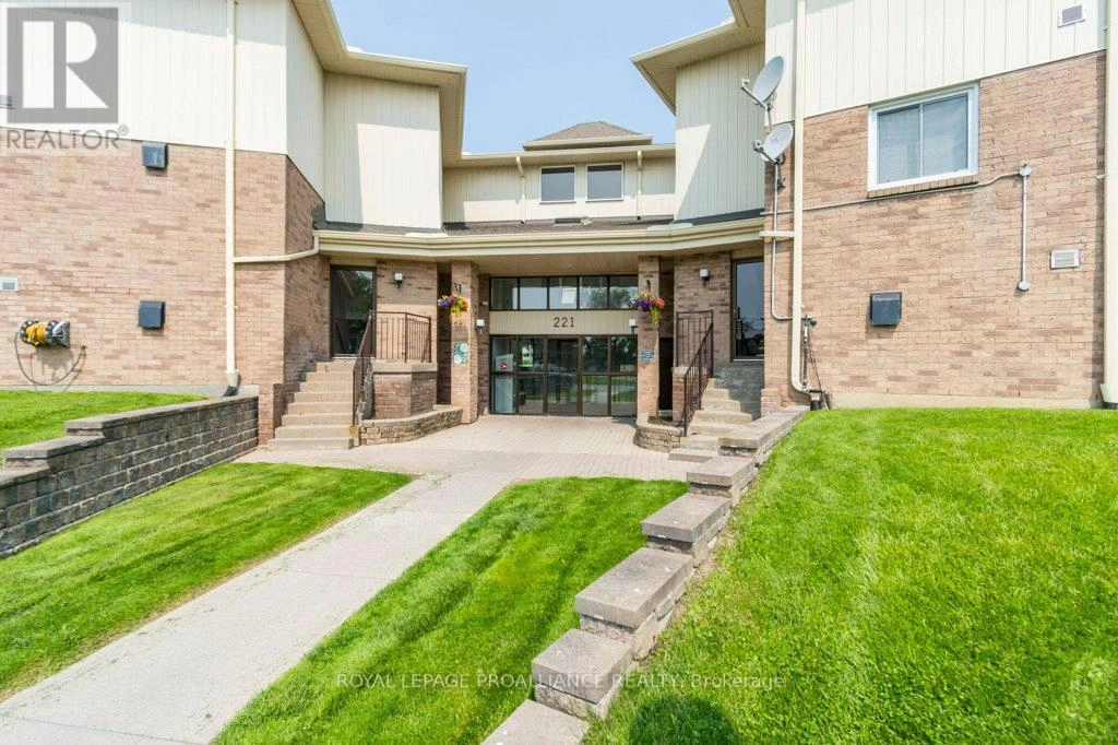 215 - 221 North Park Street, Belleville, Ontario  K8P 5A6 - Photo 1 - X12232079