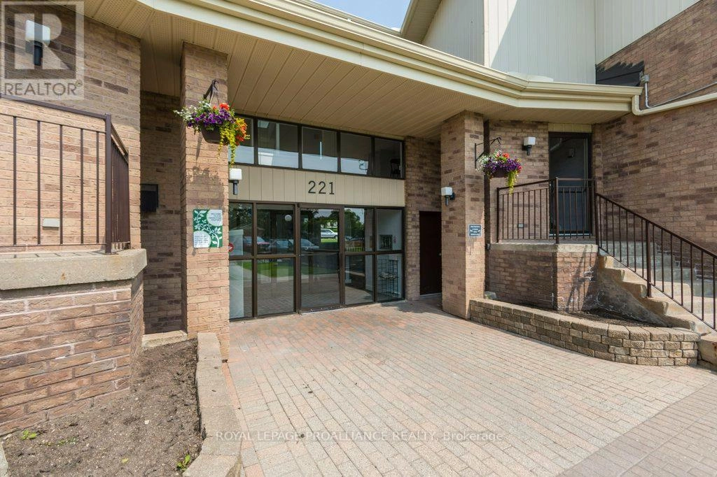 215 - 221 North Park Street, Belleville, Ontario  K8P 5A6 - Photo 2 - X12232079