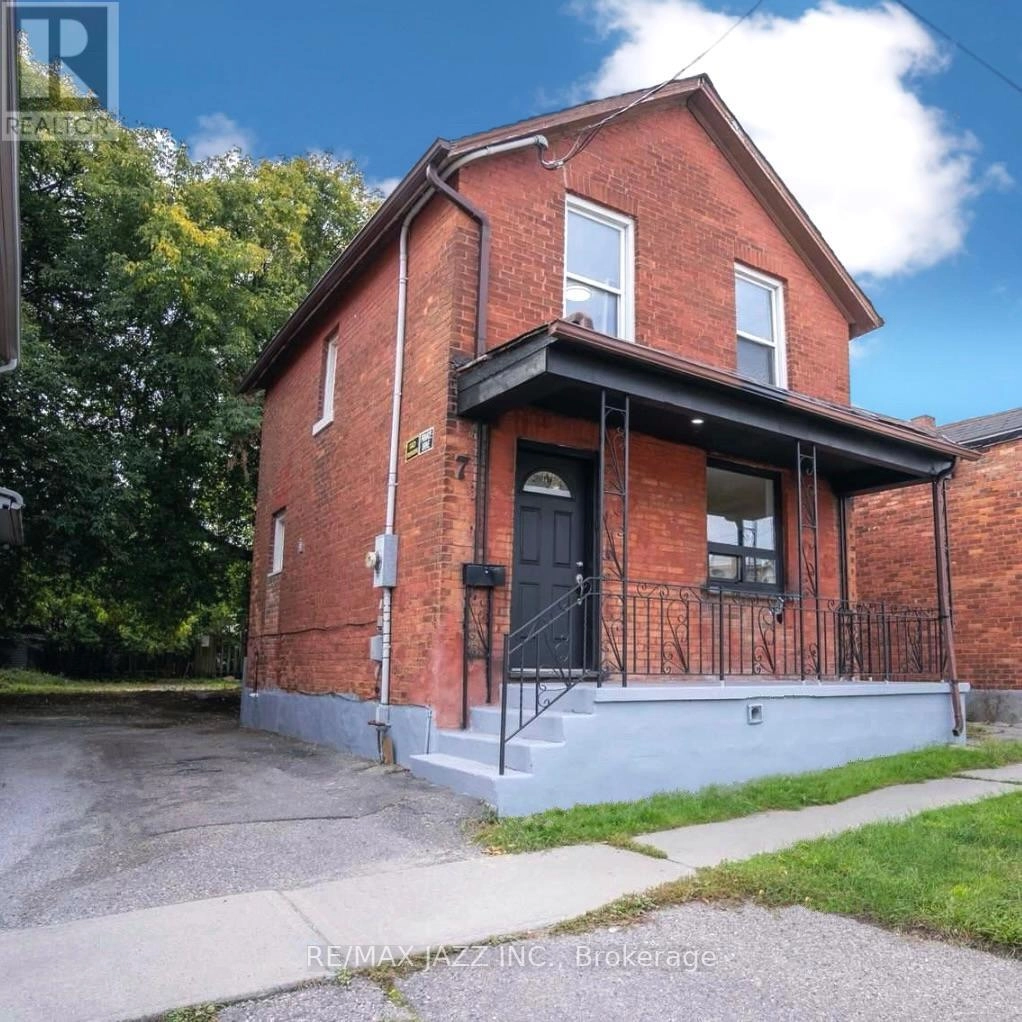 7 Maple Street, Oshawa, Ontario  L1H 2L6 - Photo 2 - E12232393