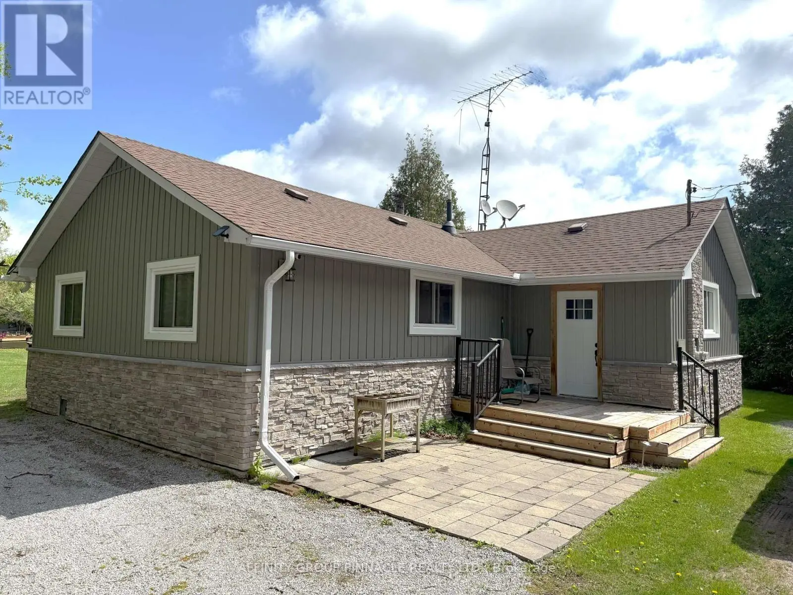 2473 Selwyn Bay Lane, Selwyn, Ontario  K0L 2H0 - Photo 1 - X12207842