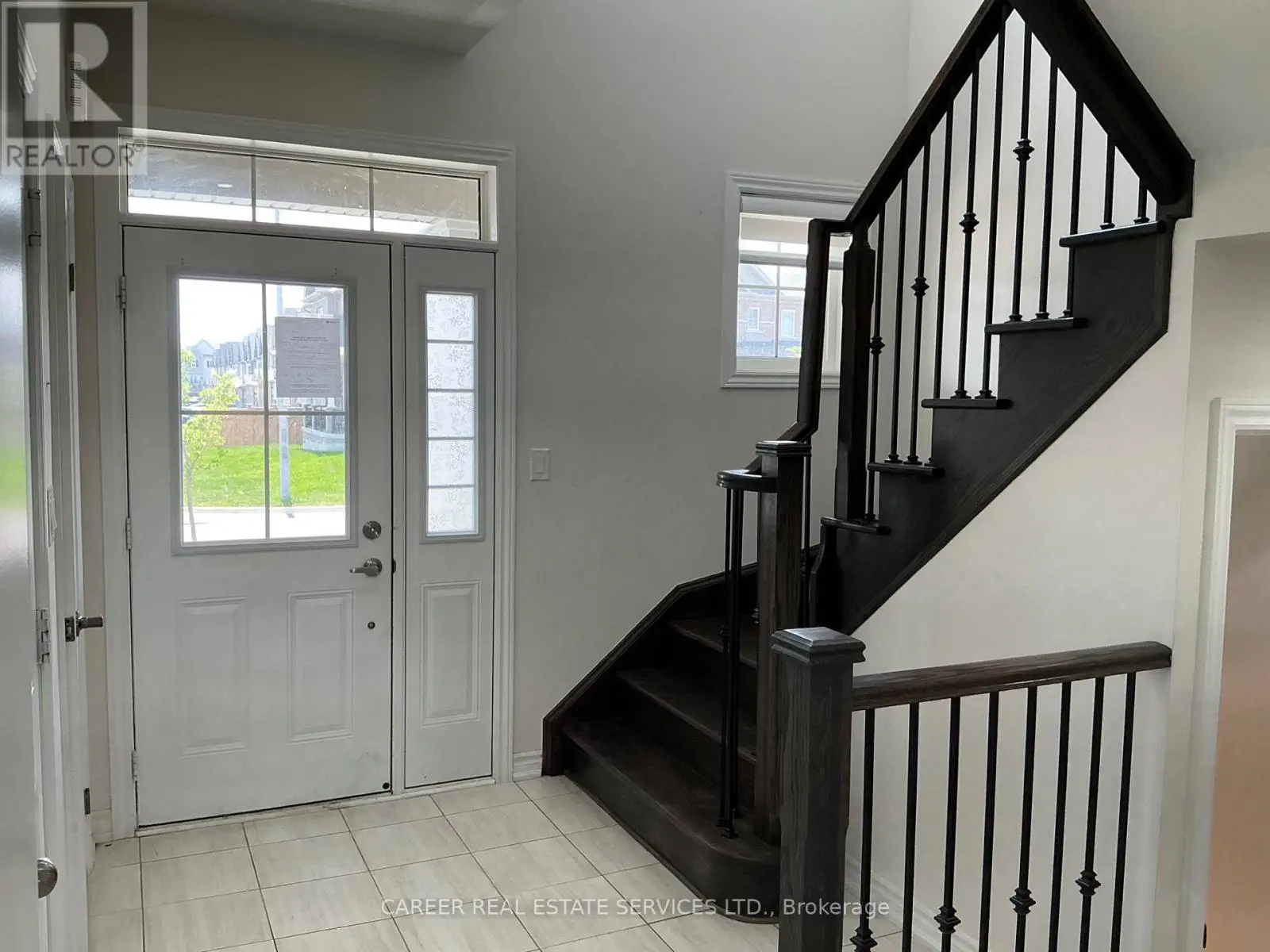 172 Ronald Hooper Avenue, Clarington, Ontario  L1C 7E4 - Photo 3 - E12232561