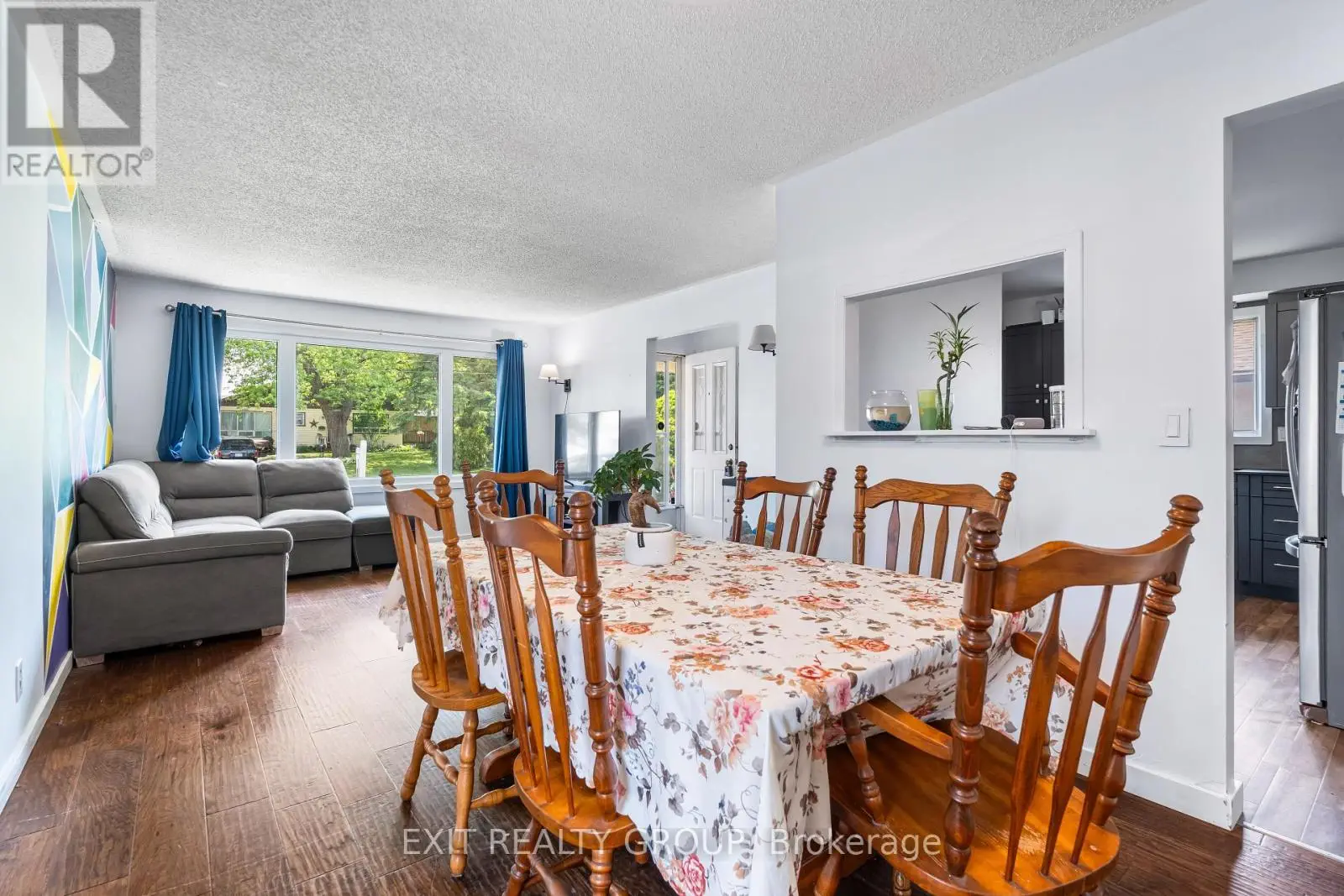 94 Maple Drive, Belleville, Ontario  K8P 2R2 - Photo 3 - X12233329