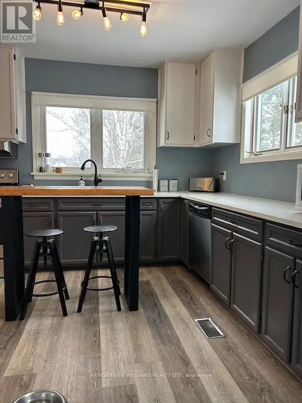 34 Talbot Street, Prince Edward County, Ontario  K0K 2T0 - Photo 3 - X12221267