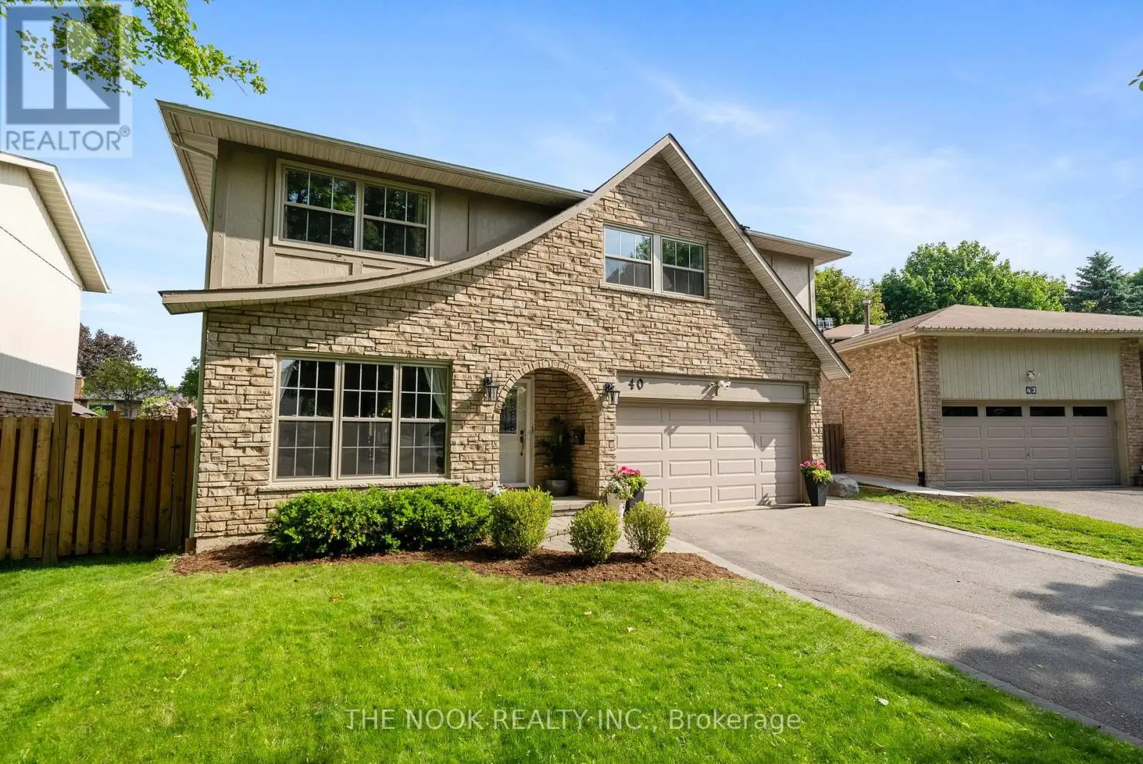 40 CALDER CRESCENT, Whitby, Ontario
