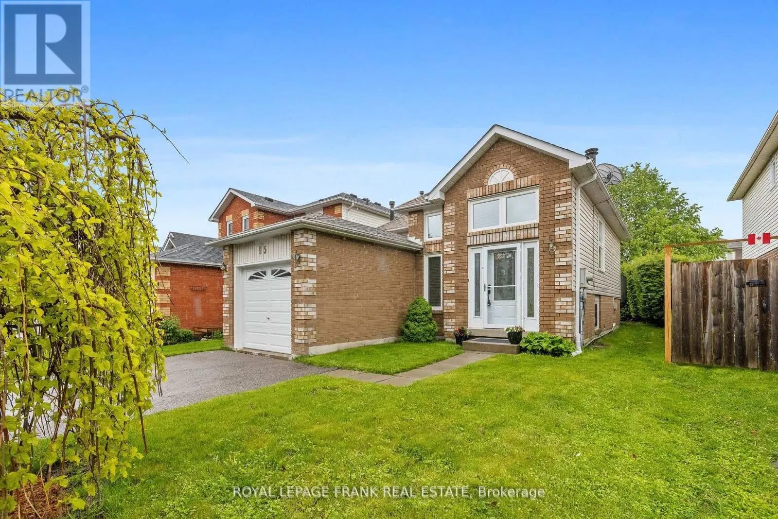 95 Champine Square, Clarington, Ontario  L1C 4V9 - Photo 1 - E12232351