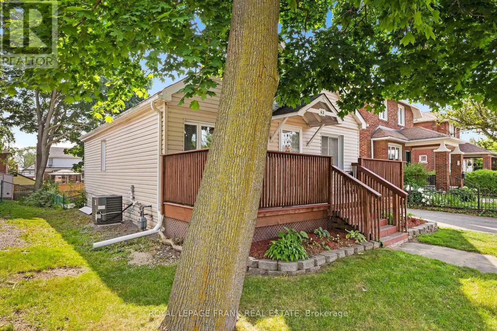 63 Park Road N, Oshawa, Ontario  L1J 4K8 - Photo 3 - E12235258