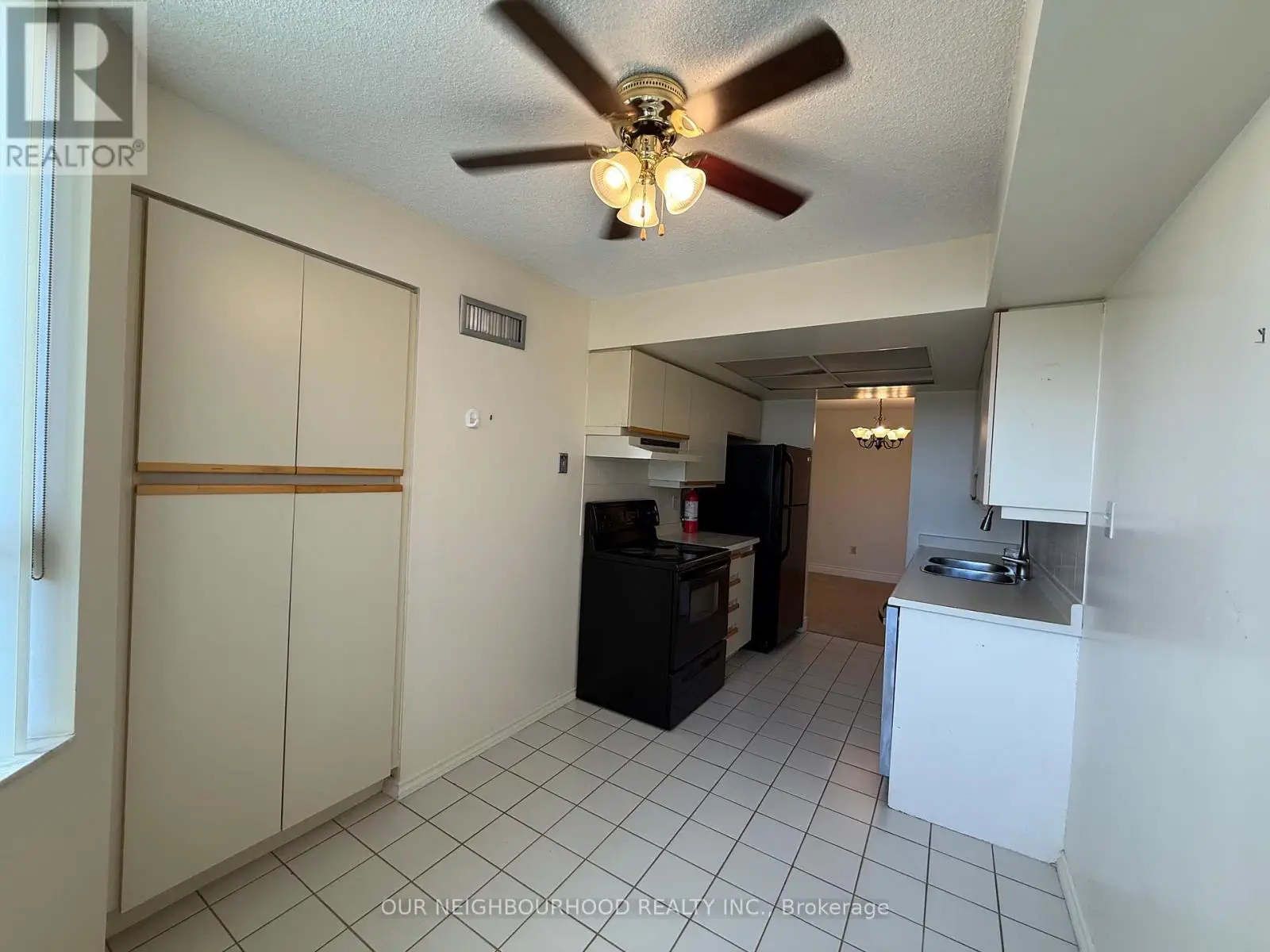 406 - 10 Malta Avenue, Brampton, Ontario  L6Y 4G6 - Photo 3 - W12235339