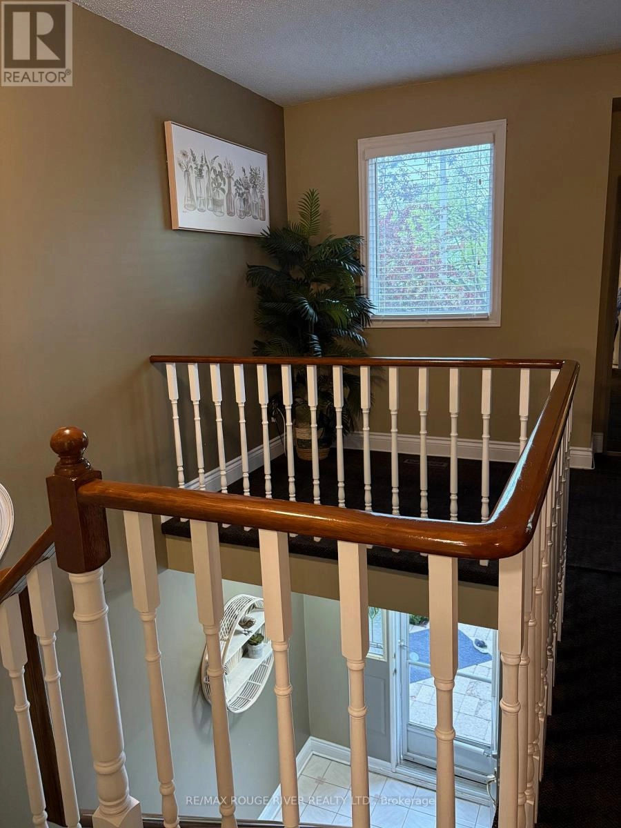 Main Floor - 40 Farncomb Crescent, Clarington, Ontario  L1C 4L8 - Photo 3 - E12235413