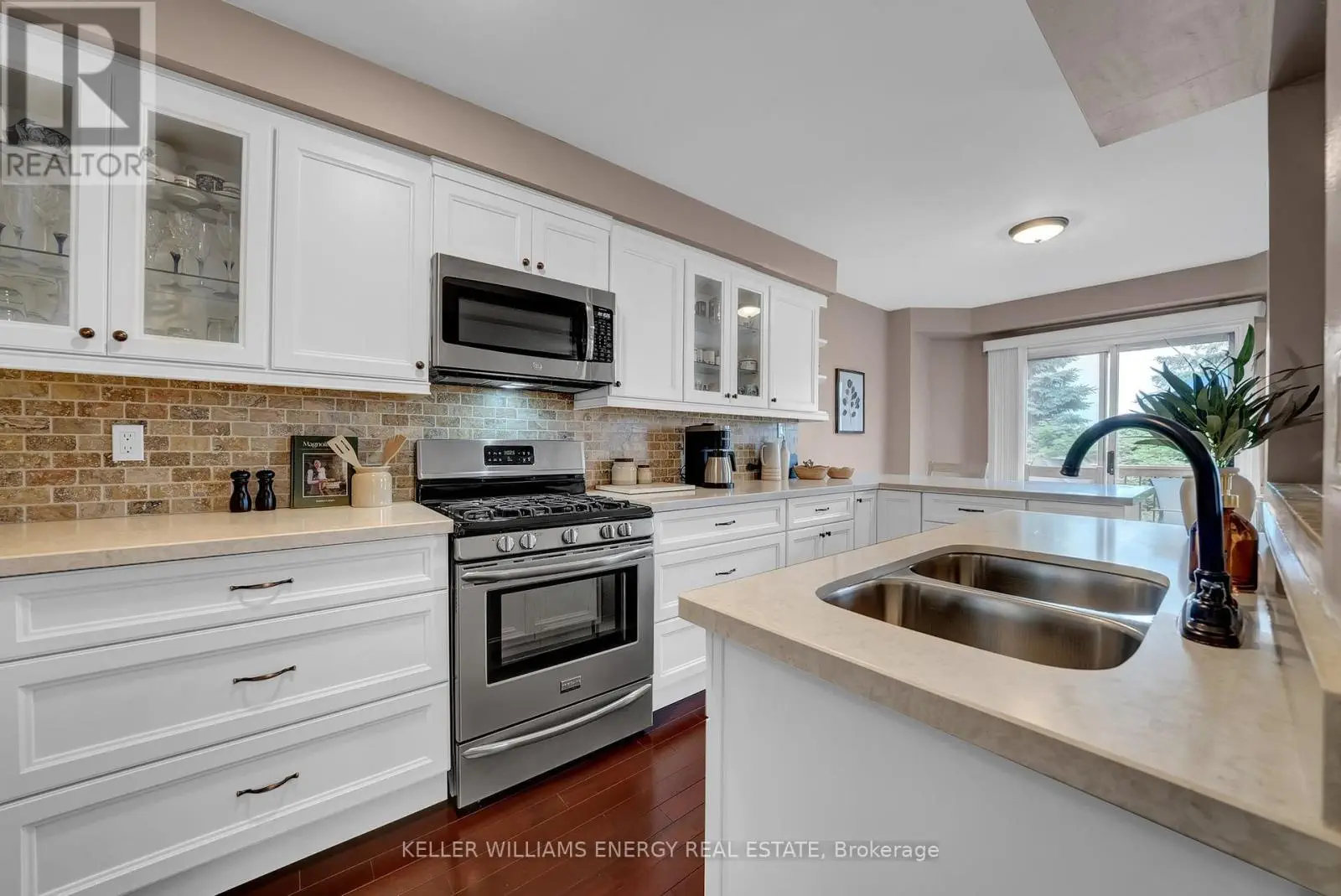 120 Hibbard Drive, Ajax, Ontario  L1Z 1G3 - Photo 3 - E12235461