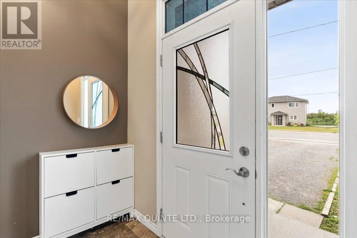 38 Cannifton Road N, Belleville, Ontario  K0K 1K0 - Photo 3 - X12235550