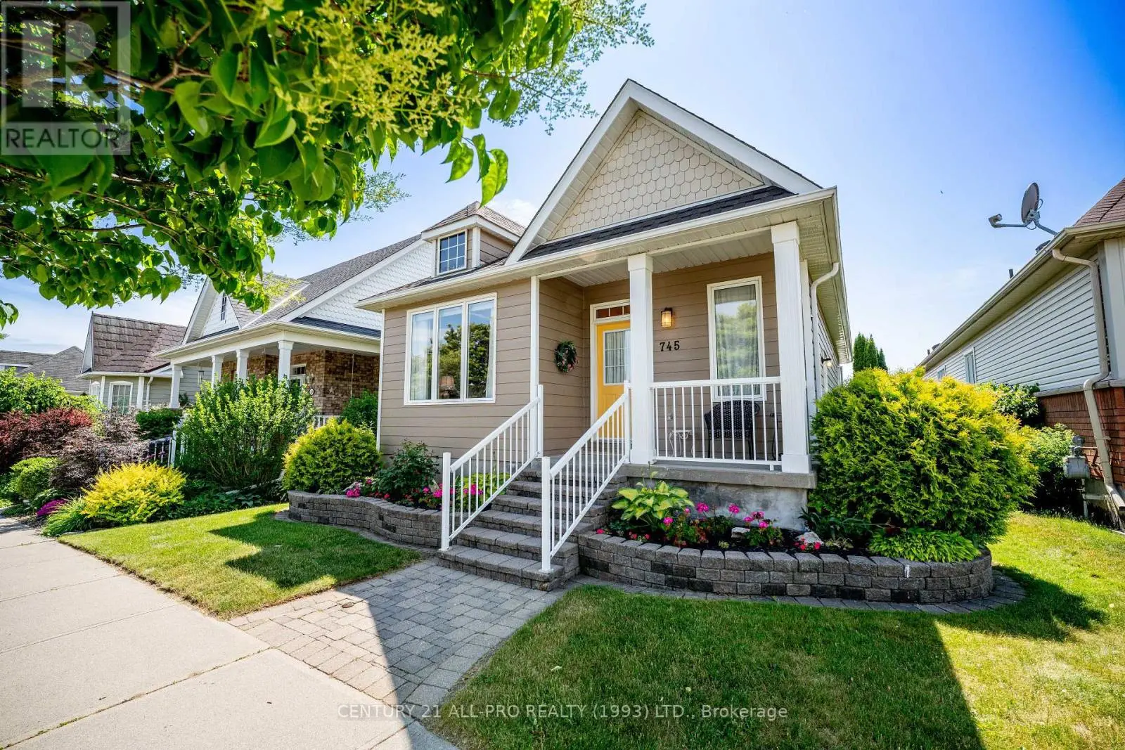 745 Prince Of Wales Drive, Cobourg, Ontario  K9A 5X9 - Photo 2 - X12235730
