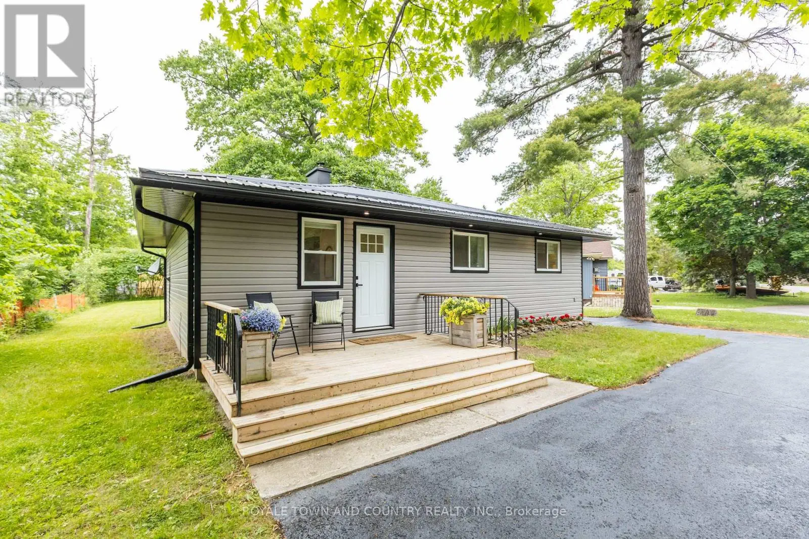 9 PARKHILL DRIVE, Kawartha Lakes, Ontario
