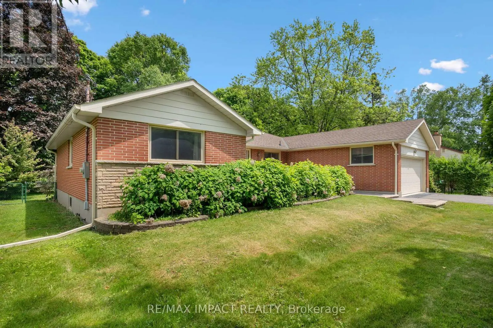 52 Hamilton Avenue, Cobourg, Ontario  K9A 1W1 - Photo 2 - X12085691