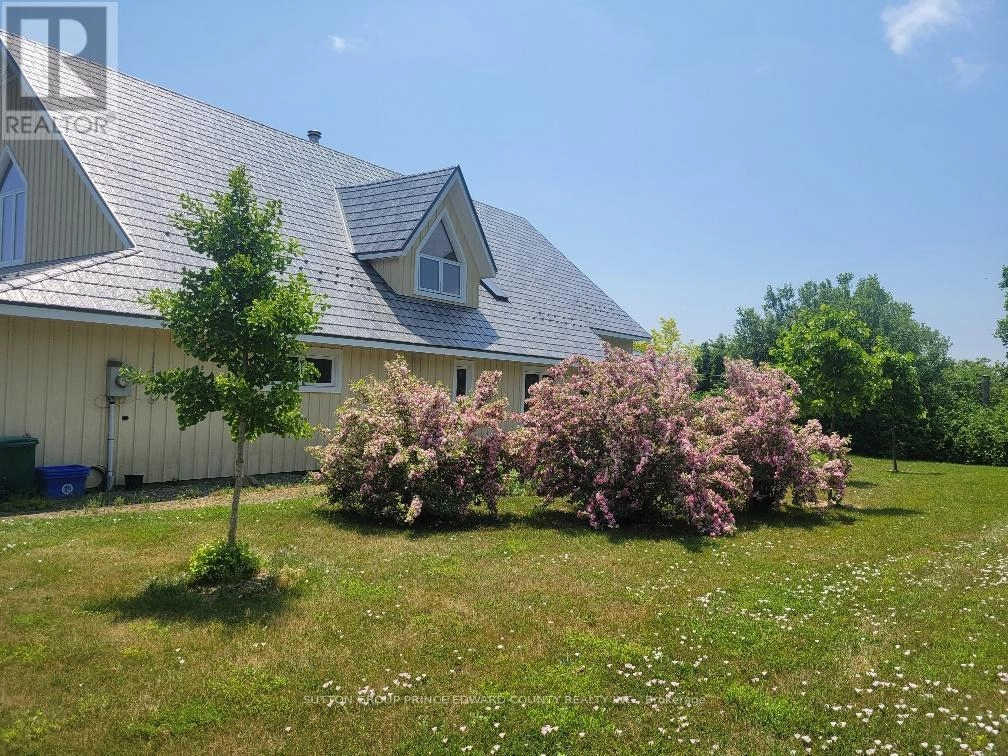 4 Carla Court, Prince Edward County, Ontario  K0K 3L0 - Photo 2 - X12007607