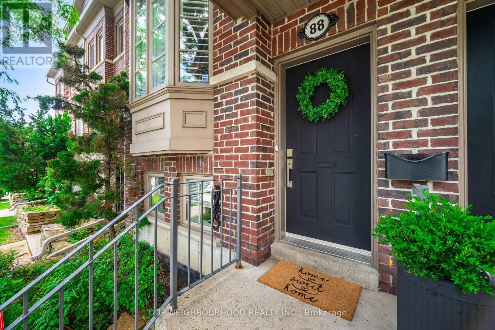 88 Milton Street, Toronto, Ontario  M8Y 2Y2 - Photo 2 - W12236437