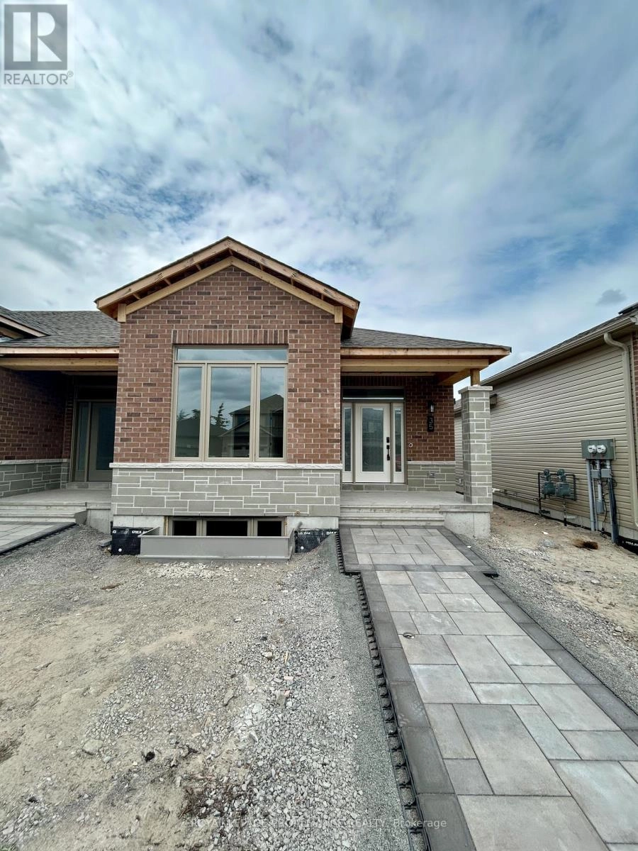 35 Athabaska Drive, Belleville, Ontario  K8N 0T1 - Photo 2 - X12193532