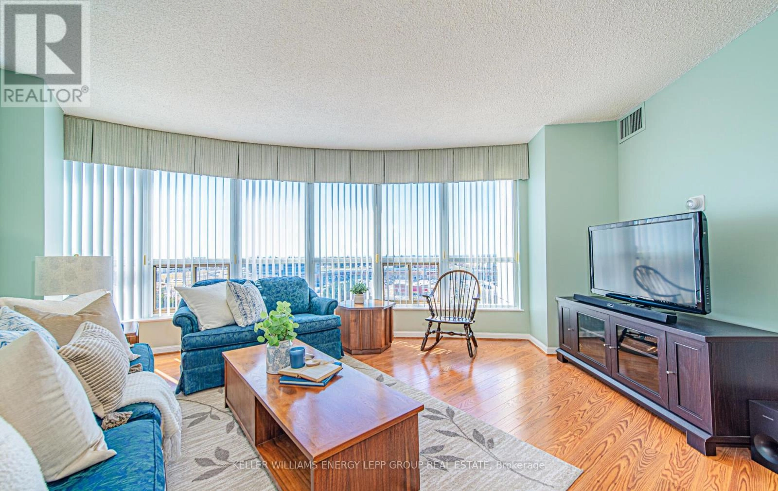 1007 - 712 Rossland Road E, Whitby, Ontario  L1N 9E8 - Photo 1 - E12236716