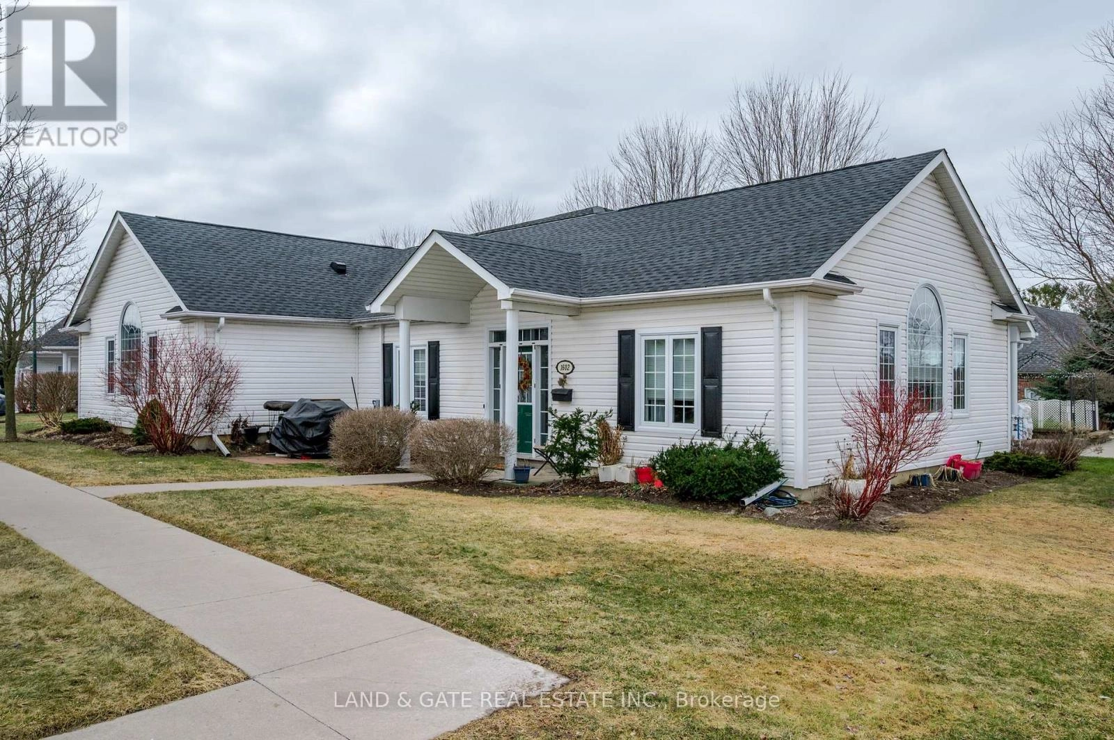 1602 - 1055 Birchwood Trail, Cobourg, Ontario  K9A 5Y1 - Photo 2 - X12237592