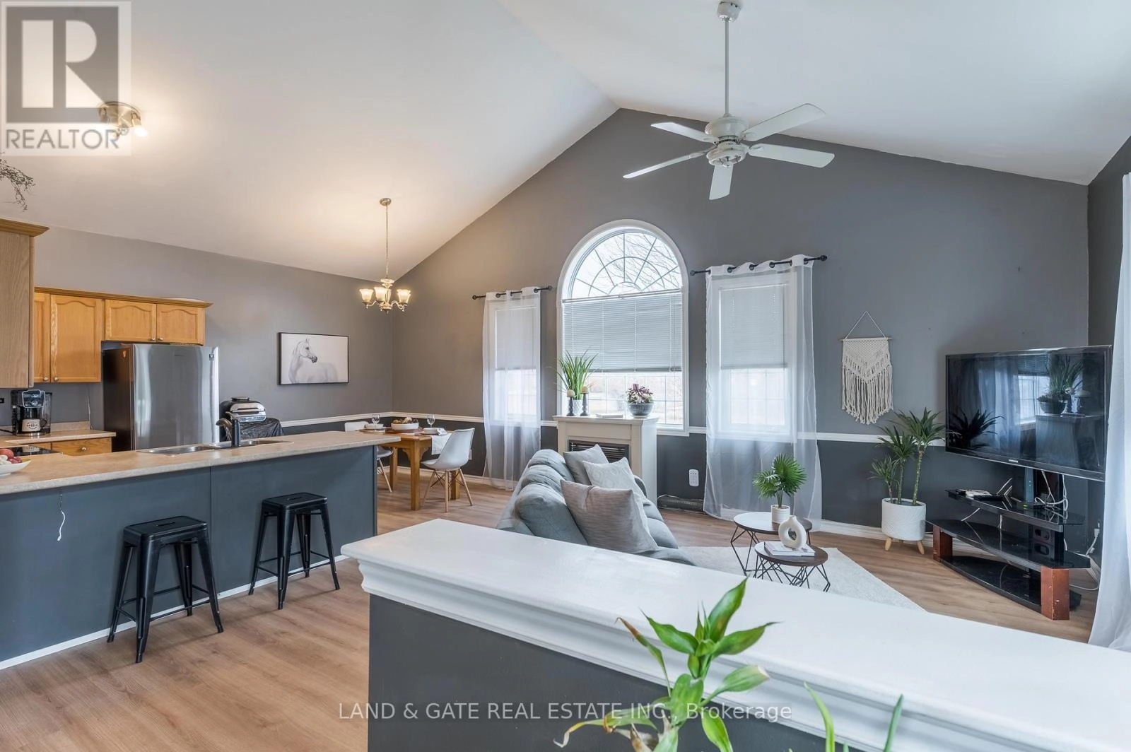 1602 - 1055 Birchwood Trail, Cobourg, Ontario  K9A 5Y1 - Photo 3 - X12237592