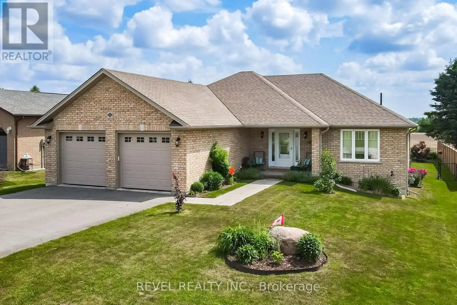 35 Bruce Crescent, Kawartha Lakes, Ontario  K0M 2M0 - Photo 1 - X12238230