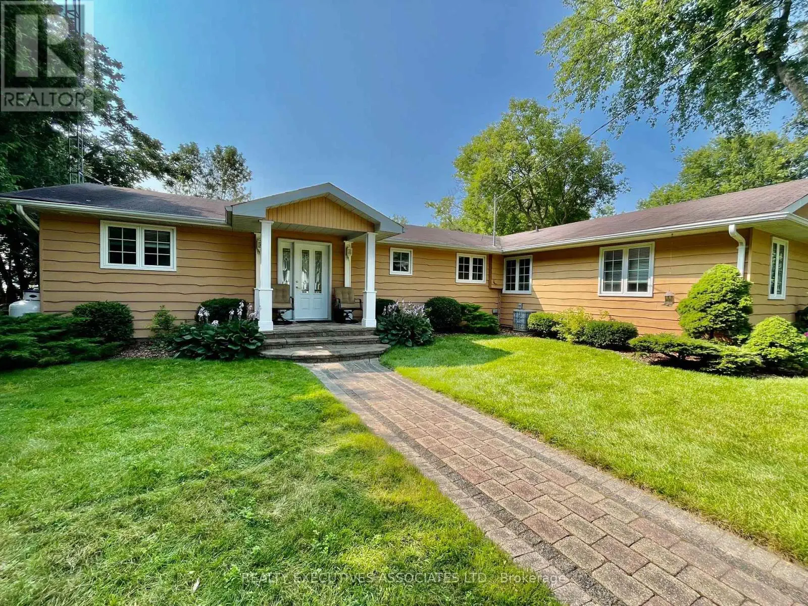 22 Lakeview Boulevard, Kawartha Lakes, Ontario  K0M 2C0 - Photo 1 - X12238306