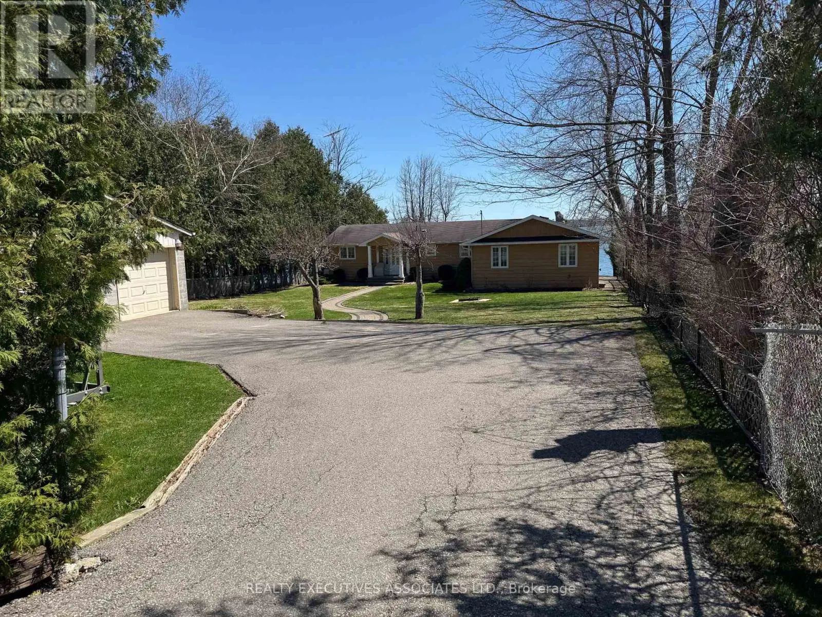 22 Lakeview Boulevard, Kawartha Lakes, Ontario  K0M 2C0 - Photo 3 - X12238306