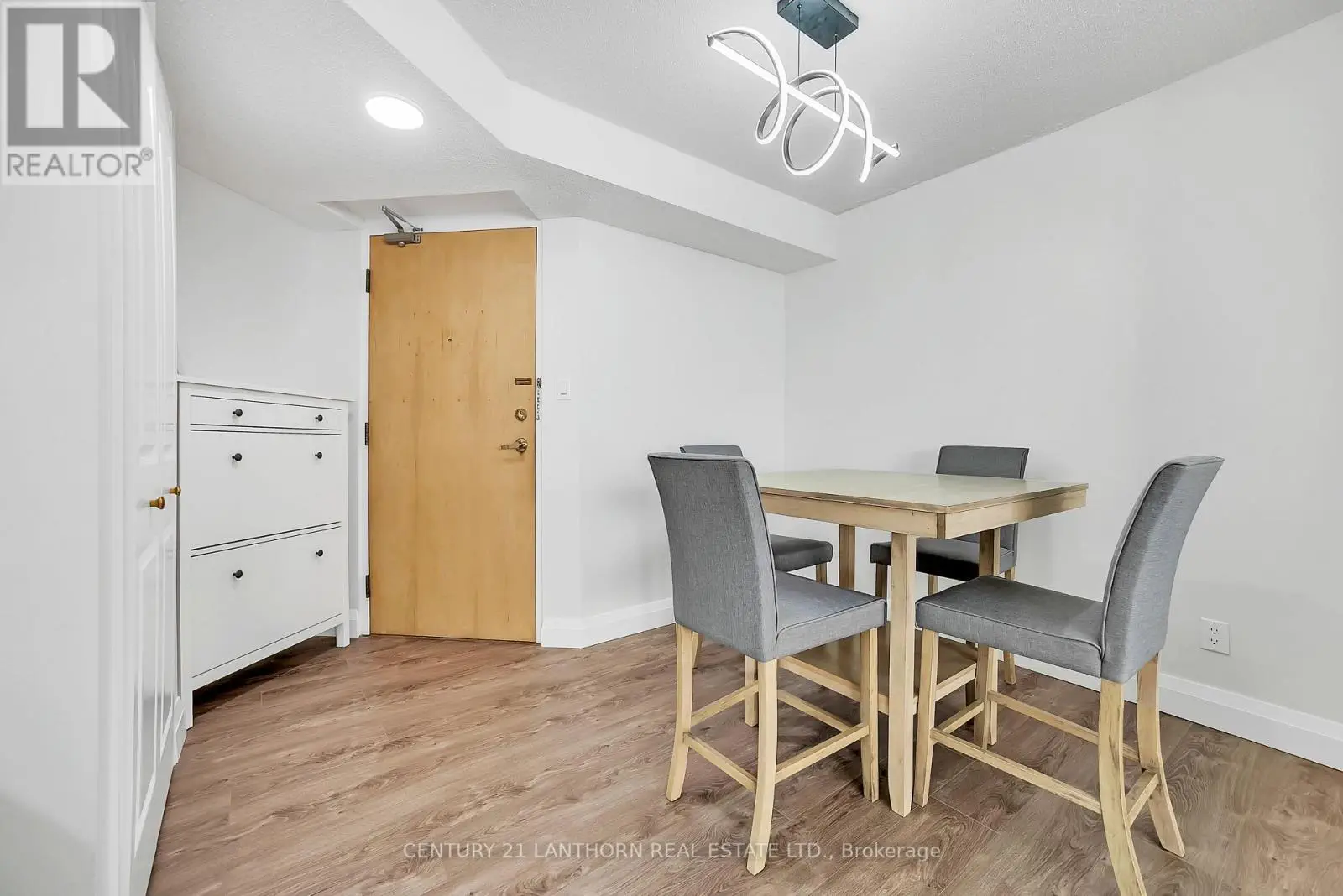 205 - 350 Front Street, Belleville, Ontario  K8N 5M5 - Photo 3 - X12238414