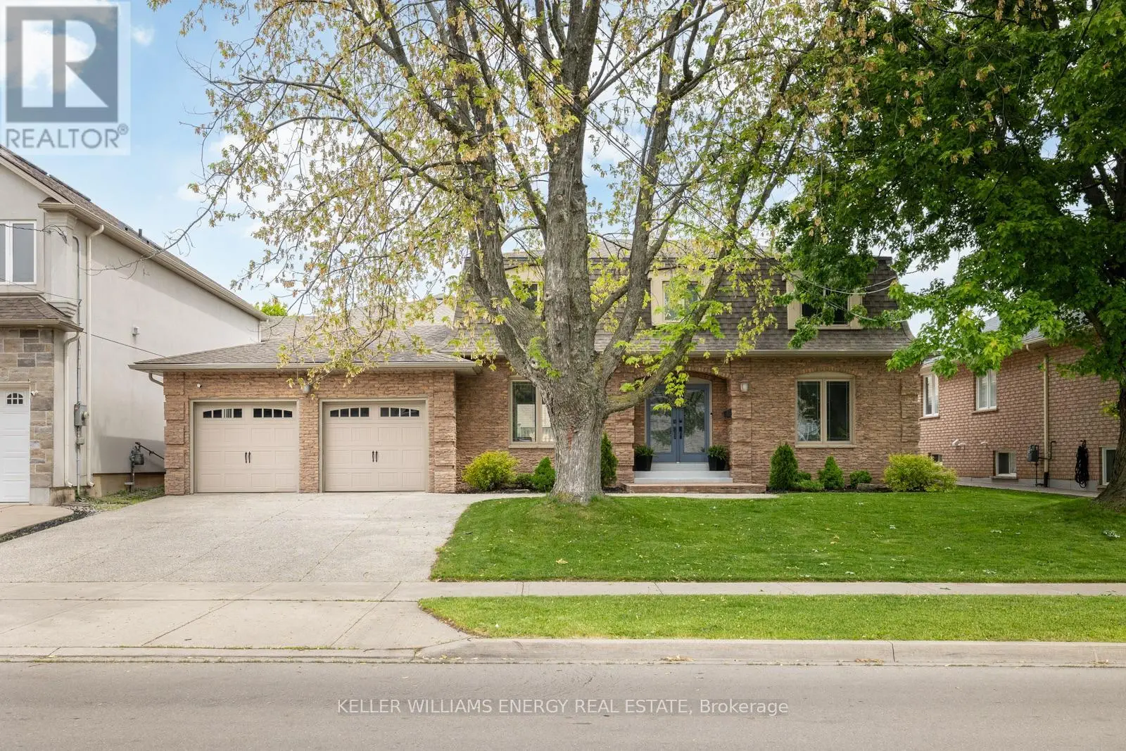 158 Chester Avenue, Hamilton, Ontario  L9C 2X1 - Photo 2 - X12238879