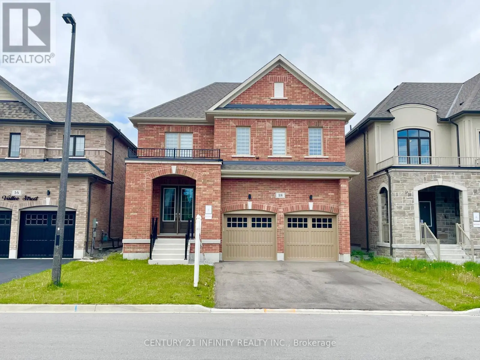 18 VALLEO STREET, Georgina, Ontario