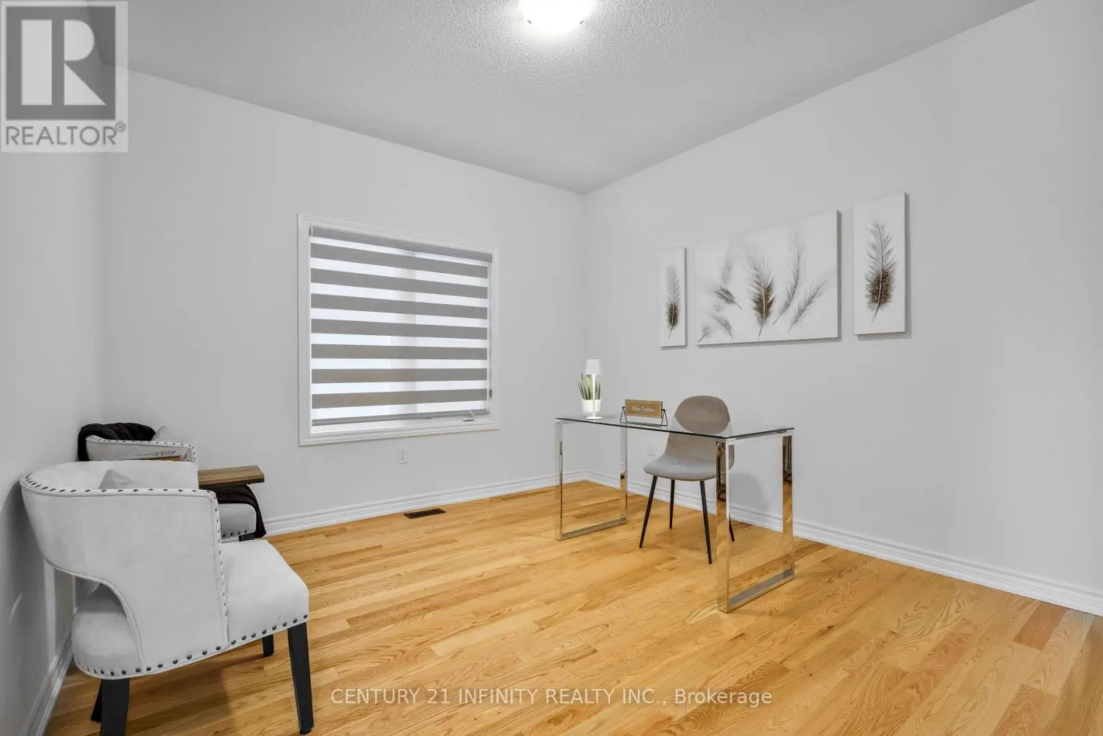 18 Valleo Street, Georgina, Ontario  L4P 0J9 - Photo 3 - N12239117