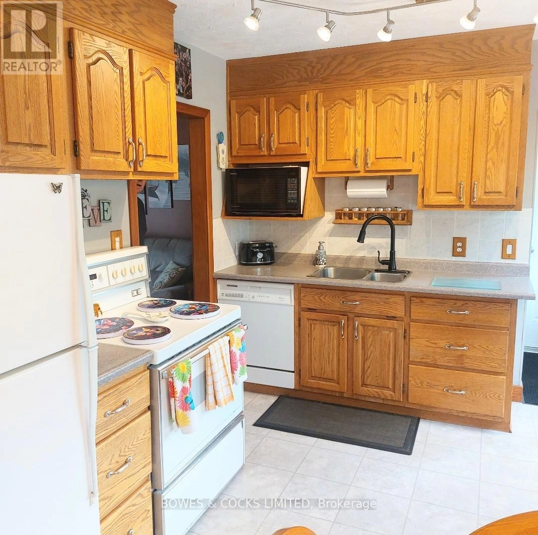 99 Maple Street, Bancroft, Ontario  K0L 1C0 - Photo 2 - X12239446