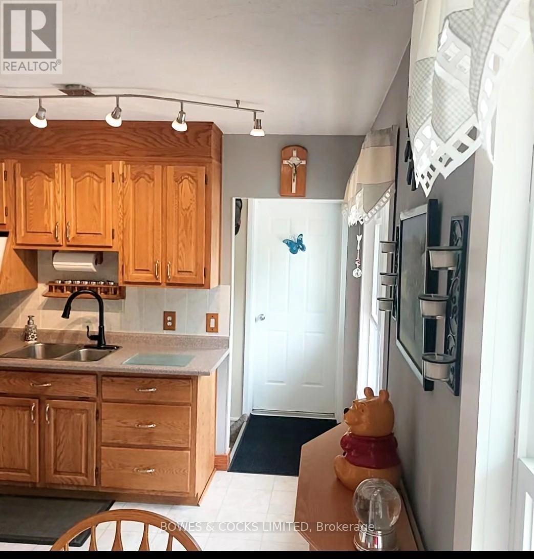 99 Maple Street, Bancroft, Ontario  K0L 1C0 - Photo 3 - X12239446