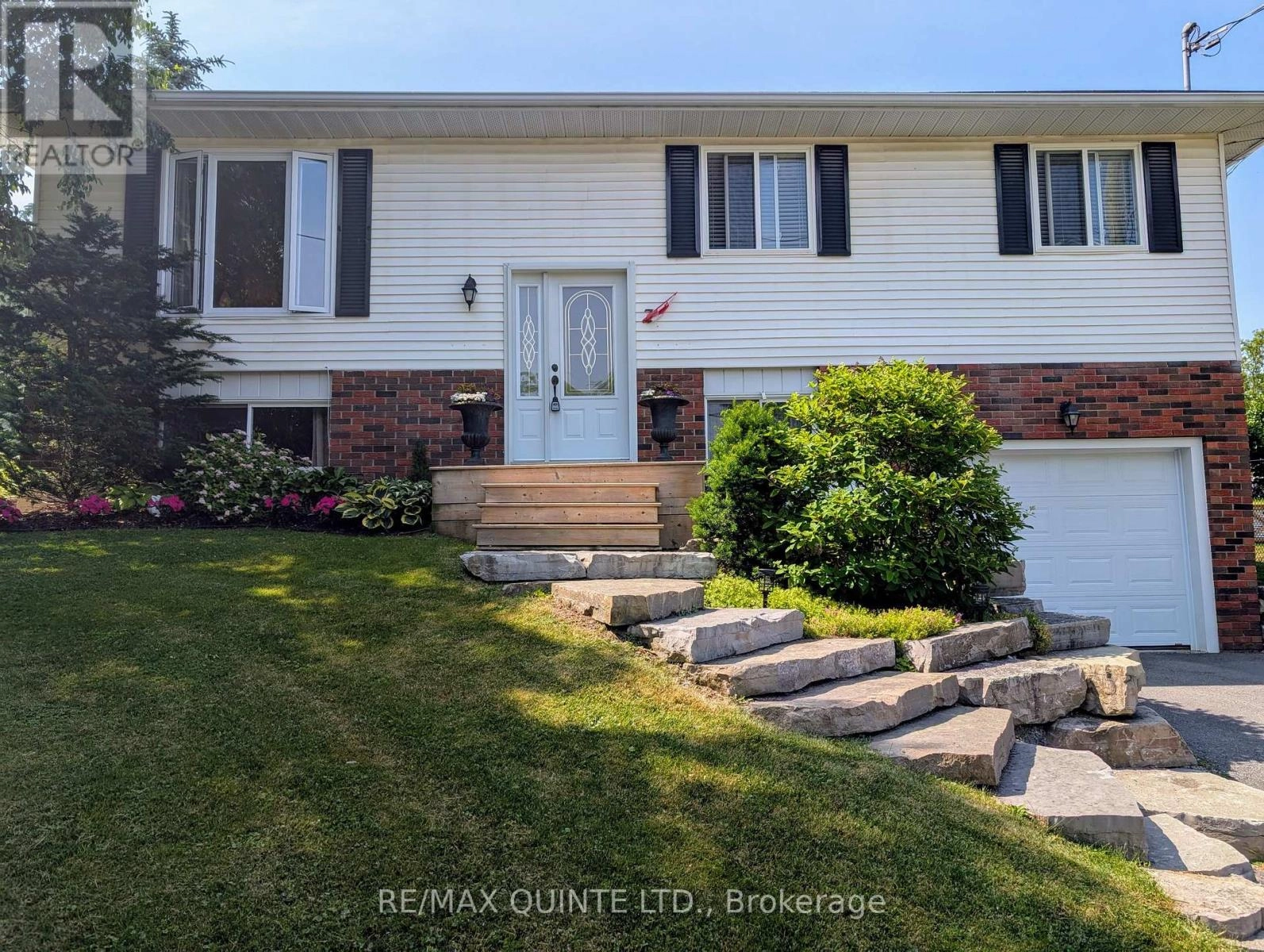 3 Cumberland Street, Prince Edward County, Ontario  K0K 2T0 - Photo 2 - X12163172