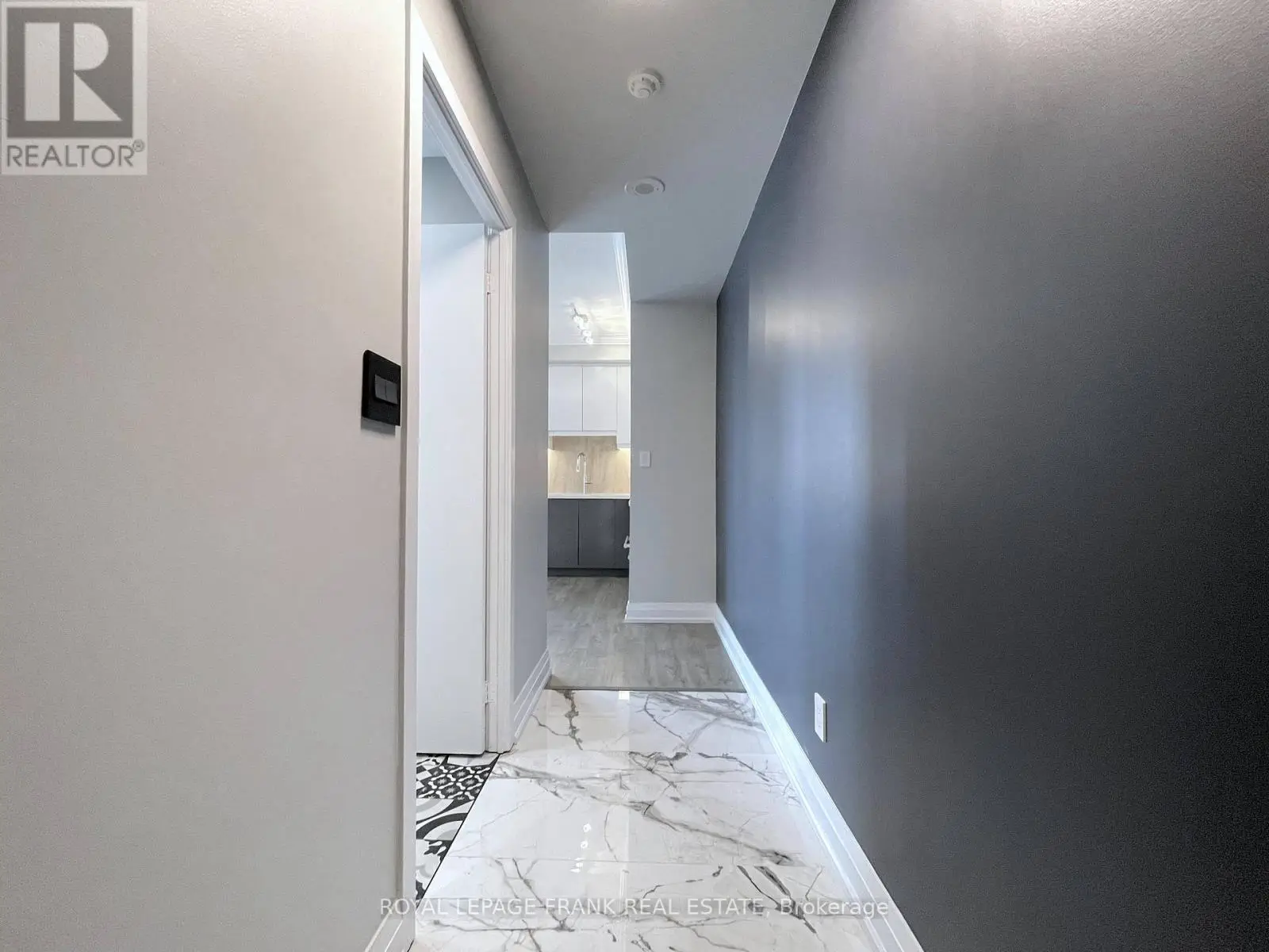 1902 - 4070 Confederation Parkway, Mississauga, Ontario  L5B 0E9 - Photo 2 - W12240180