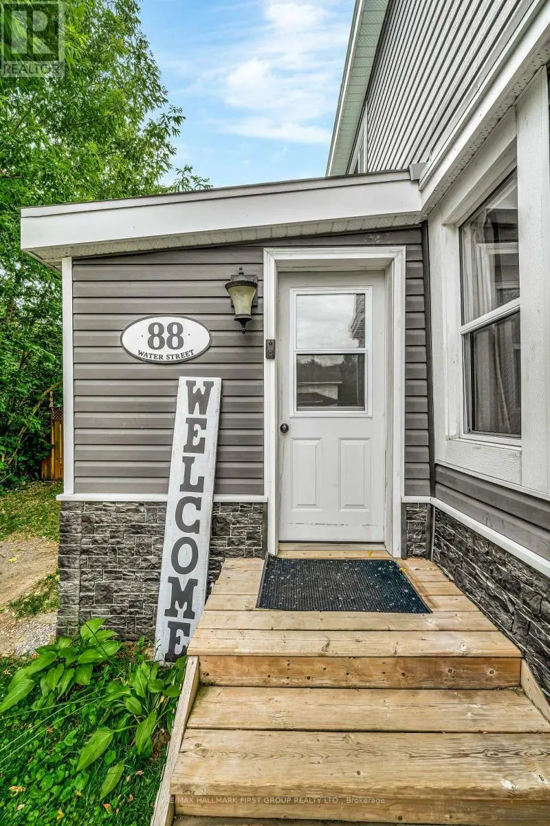 88 Water Street, Quinte West, Ontario  K8V 4M4 - Photo 3 - X12240326