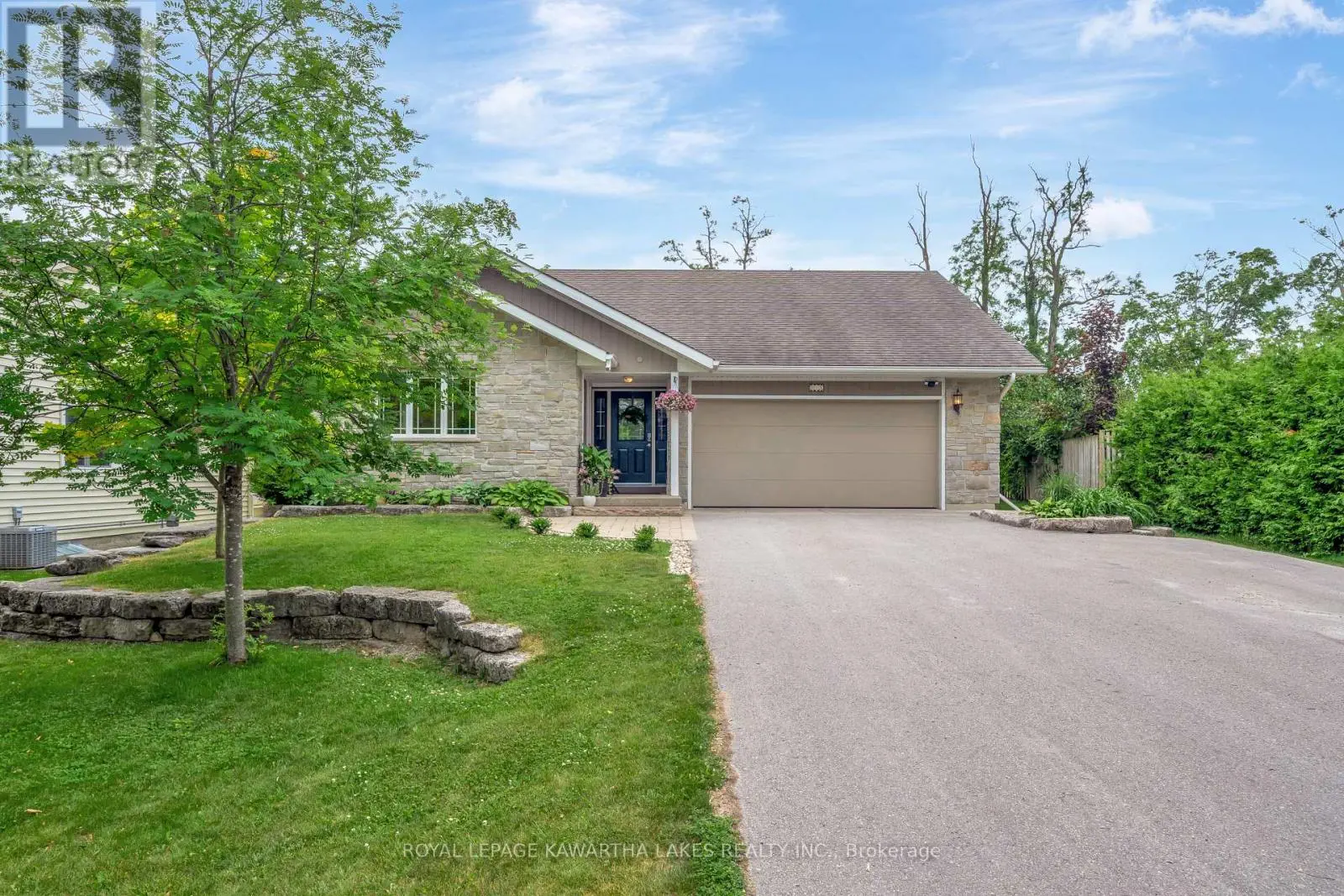 113 Queen Street, Kawartha Lakes, Ontario  K0M 1N0 - Photo 1 - X12240382